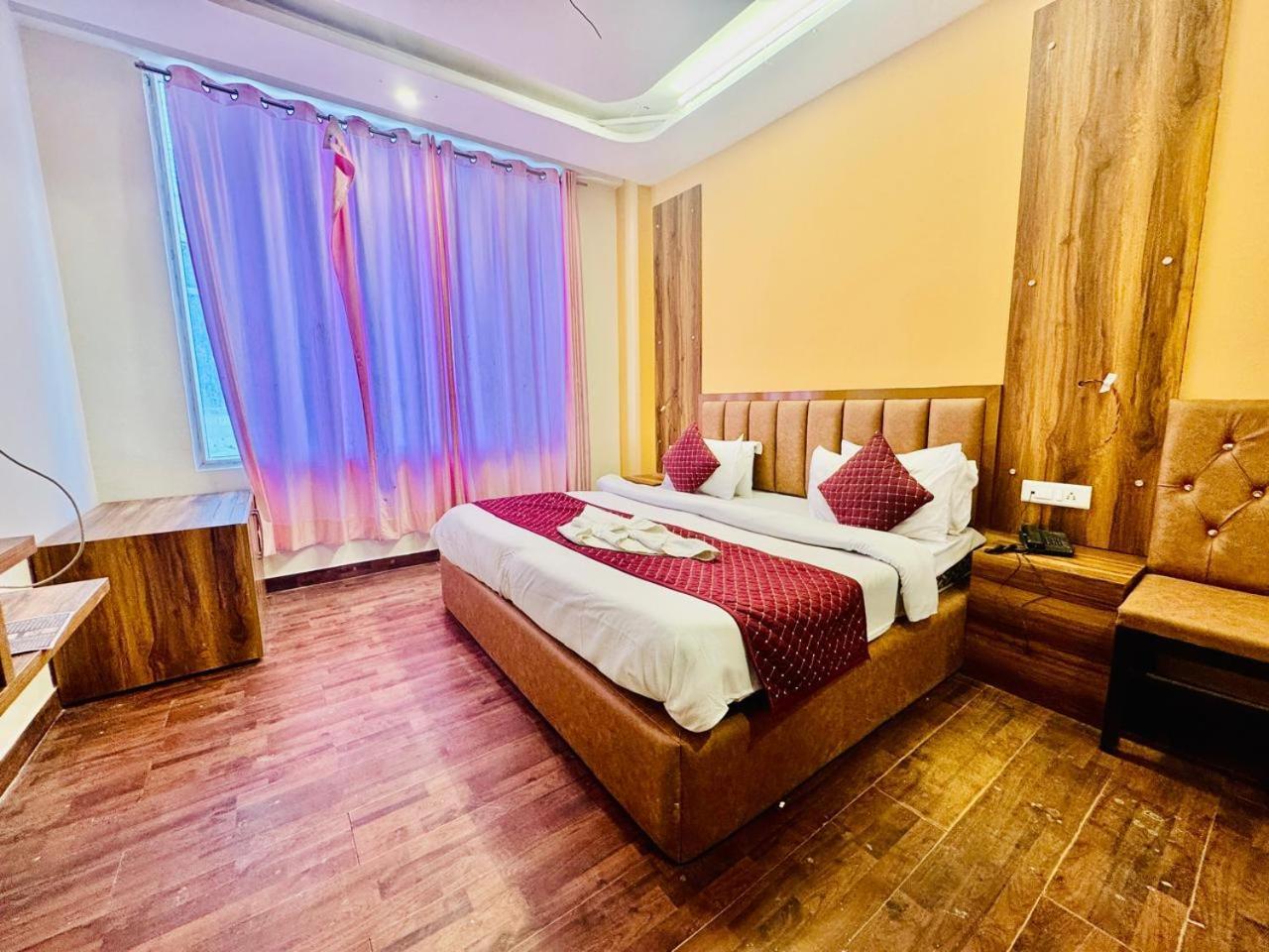 Royal Majestic View Point Lodge Manāli Exterior foto